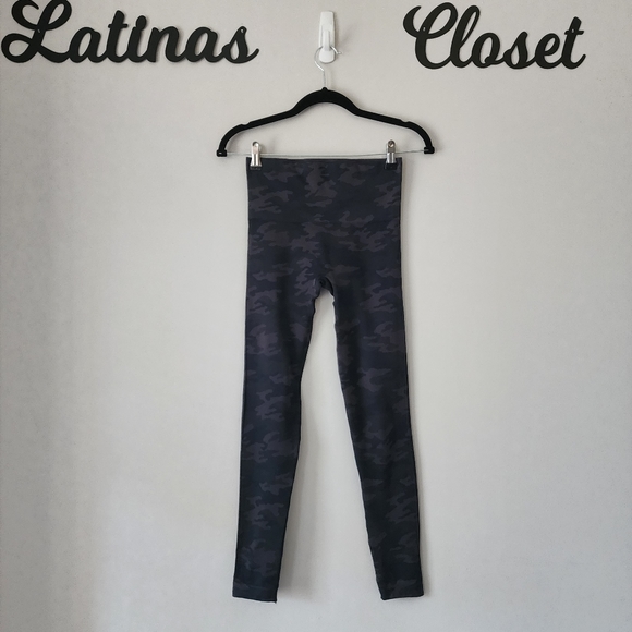 SPANX Look at Me Now High Waist Black‎ Camo Leggings Size Small - Picture 3 of 9